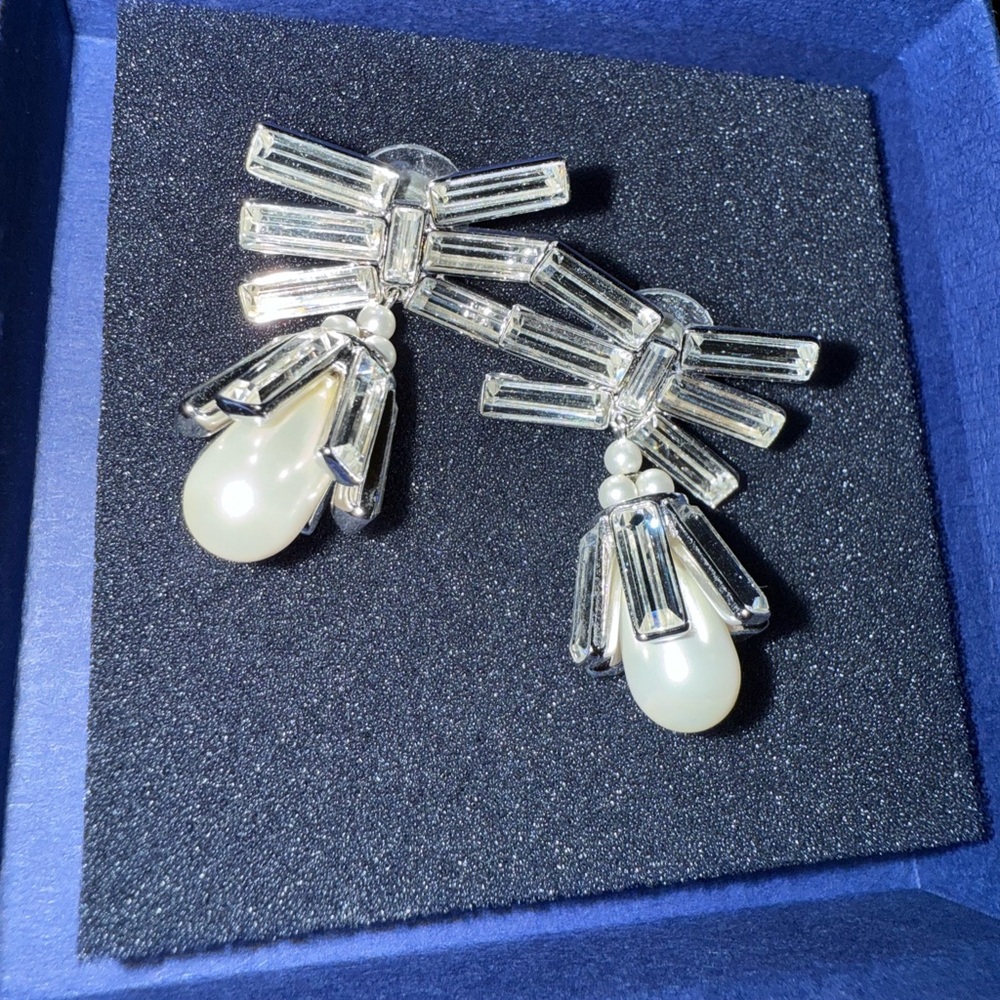 Elegant Crystal and Pearl Drop Earrings